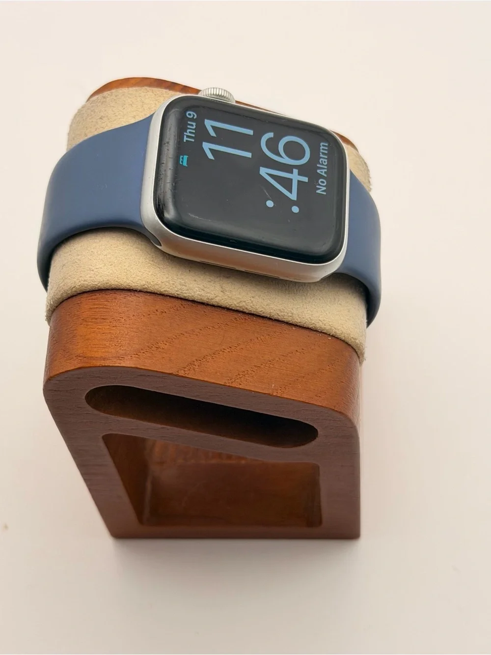 Apple Watch Series 5, Tested, 40mm, Cellular, Silver/ Light Blue, Charger Includ